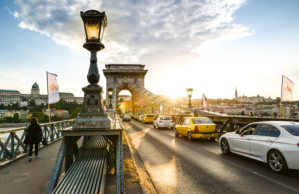 chain-bridge-2733049_960_720